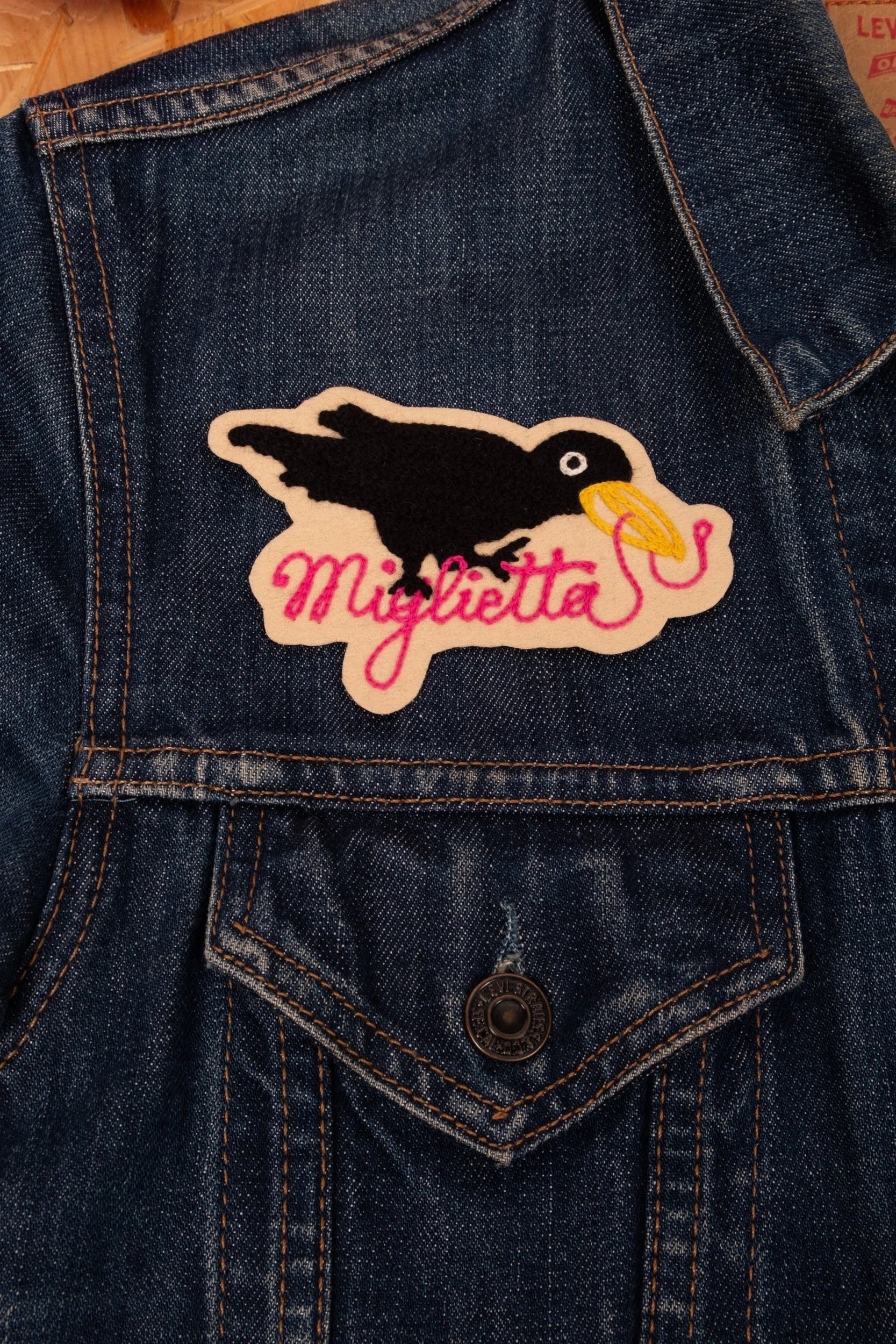 Wiggly-worm Catching Crow - Customisable Patch